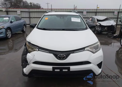 2017 Toyota Rav4 Le z USA, uszkodzony, nr VIN JTMBFREV0HJ706603